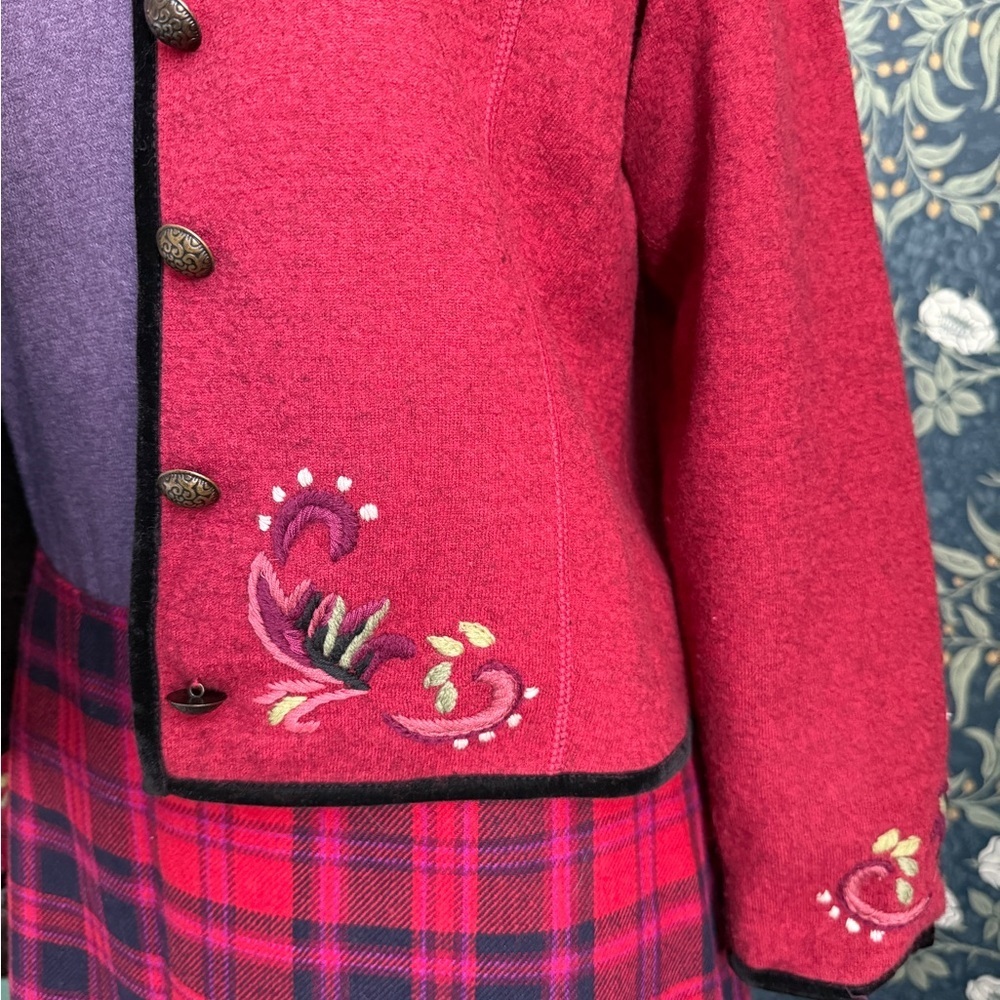 Icelandic Design Red Embroidered Cardigan Wool Sweater - Picture 4 of 11